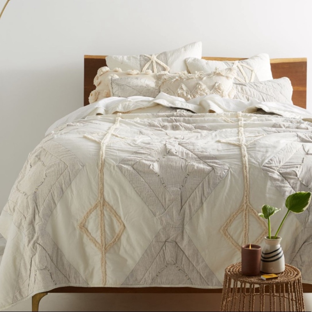 Anthropologie Tufted Banksia Bedding Set
